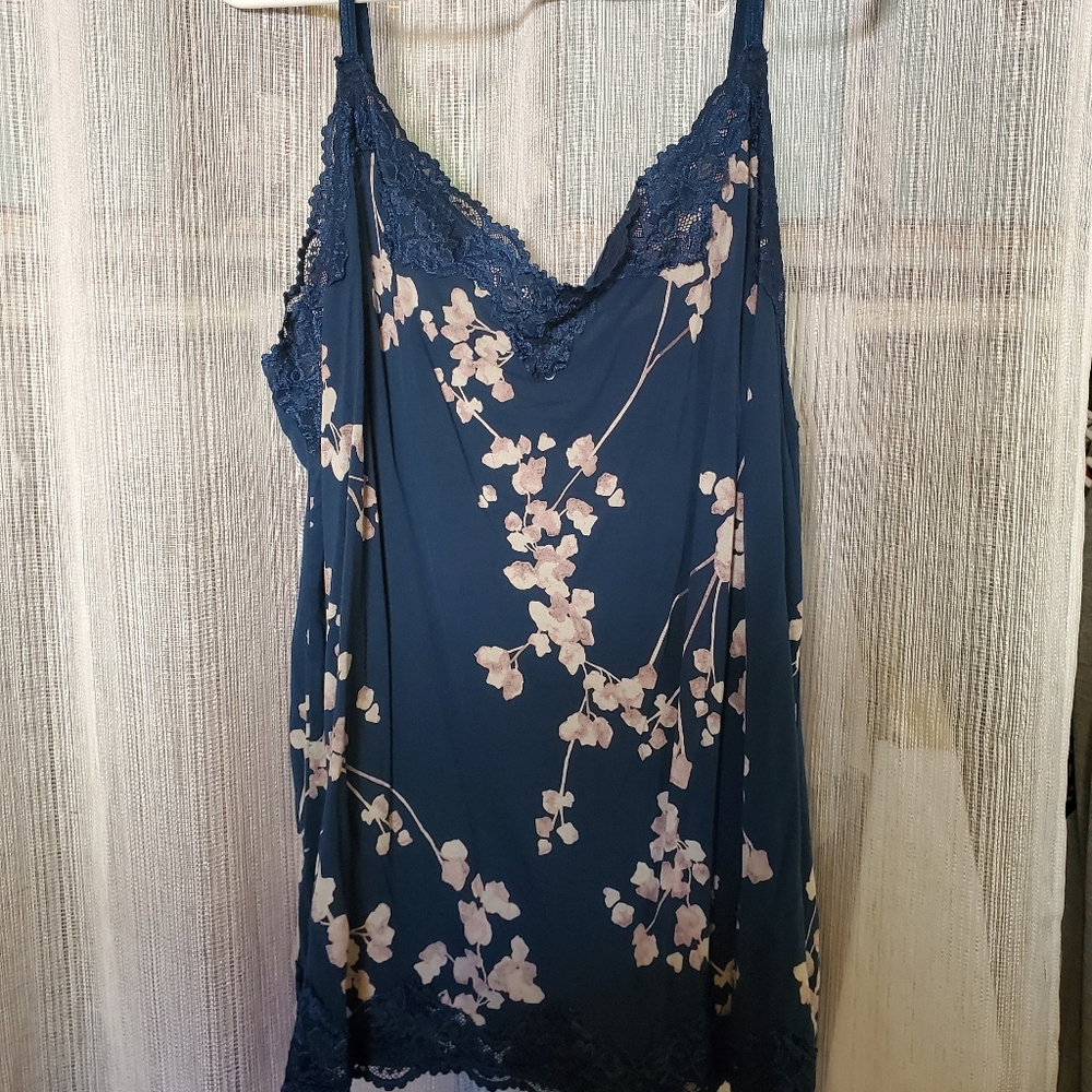 Lane Bryant, 22/24, Blue floral lace cami